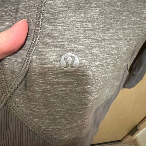 lululemon sweatshirt - Picture 3 of 4